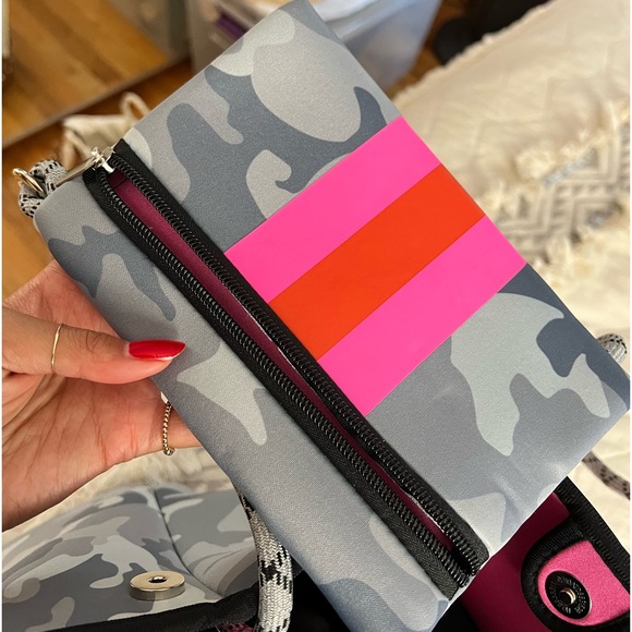 Neoprene Camo Tote Bag - Picture 4 of 4